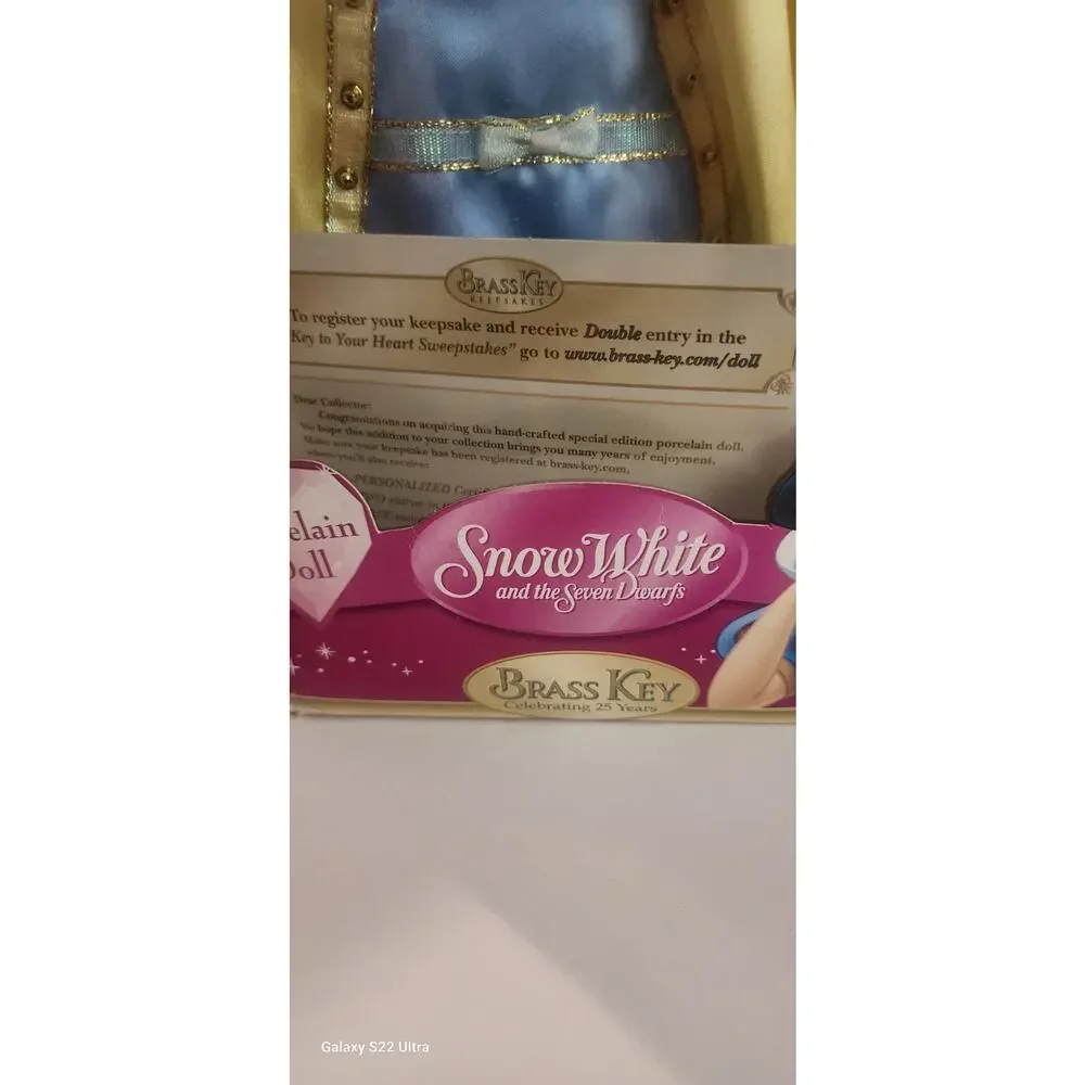 Snow White Disney Princess Porcelain Brass Key Collectible Doll